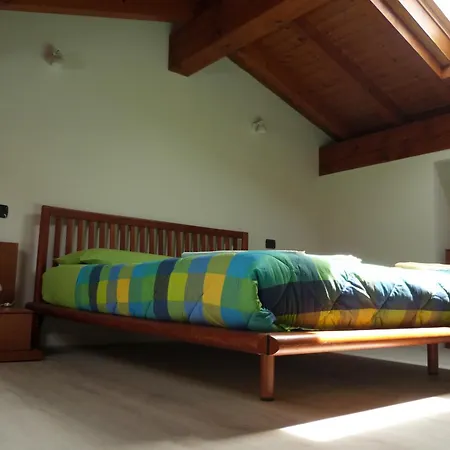 Giardino Tra I Laghi Bed & Breakfast